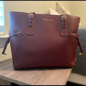 Michael Kors Voyager Small Tote